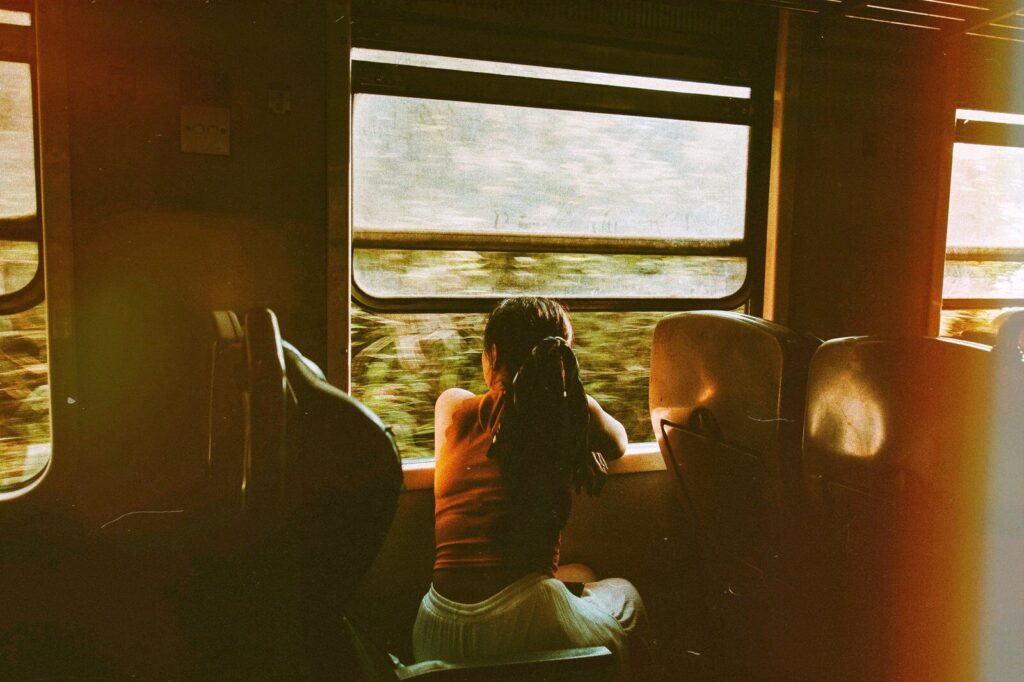 Relaciones a distancia, trenes infinitos